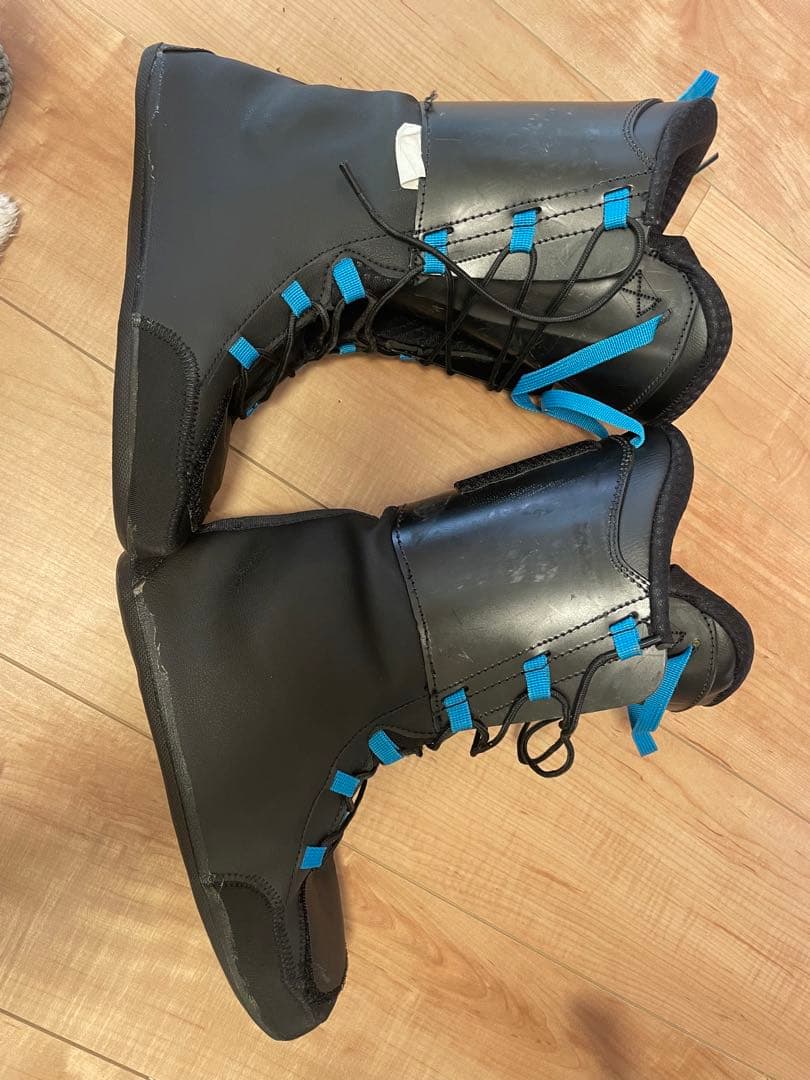年末値下げアビリーバー　スキー用ブーツ 青/黒 収納袋付き　インソールなし