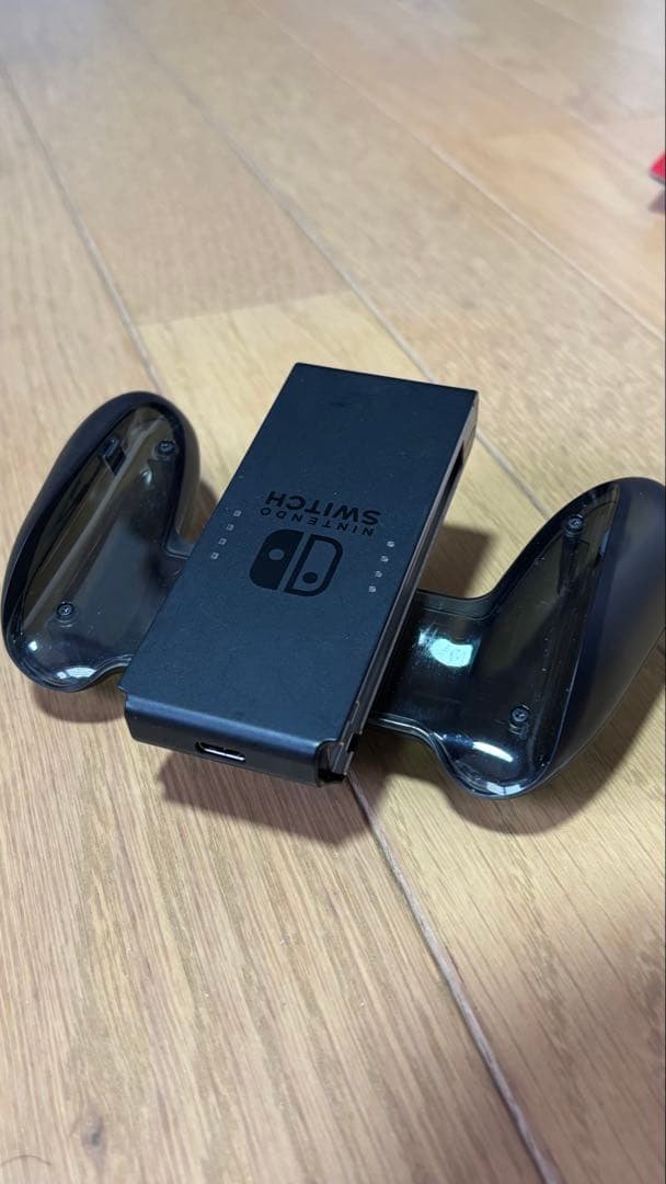 【期間限定値下げ】任天堂Switch有機EL／ジョイコン／充電グリップ-３点