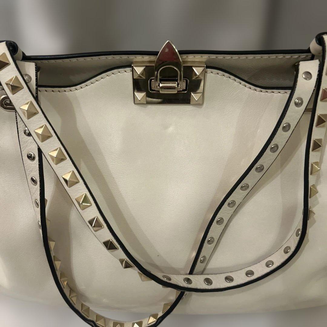 Valentino Garavaniロックスタッズ・オフホワイトバッグ