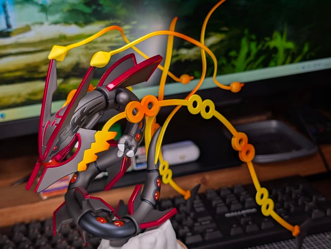 黒いメガレックウザ　全塗装　完成品　ポケプラ