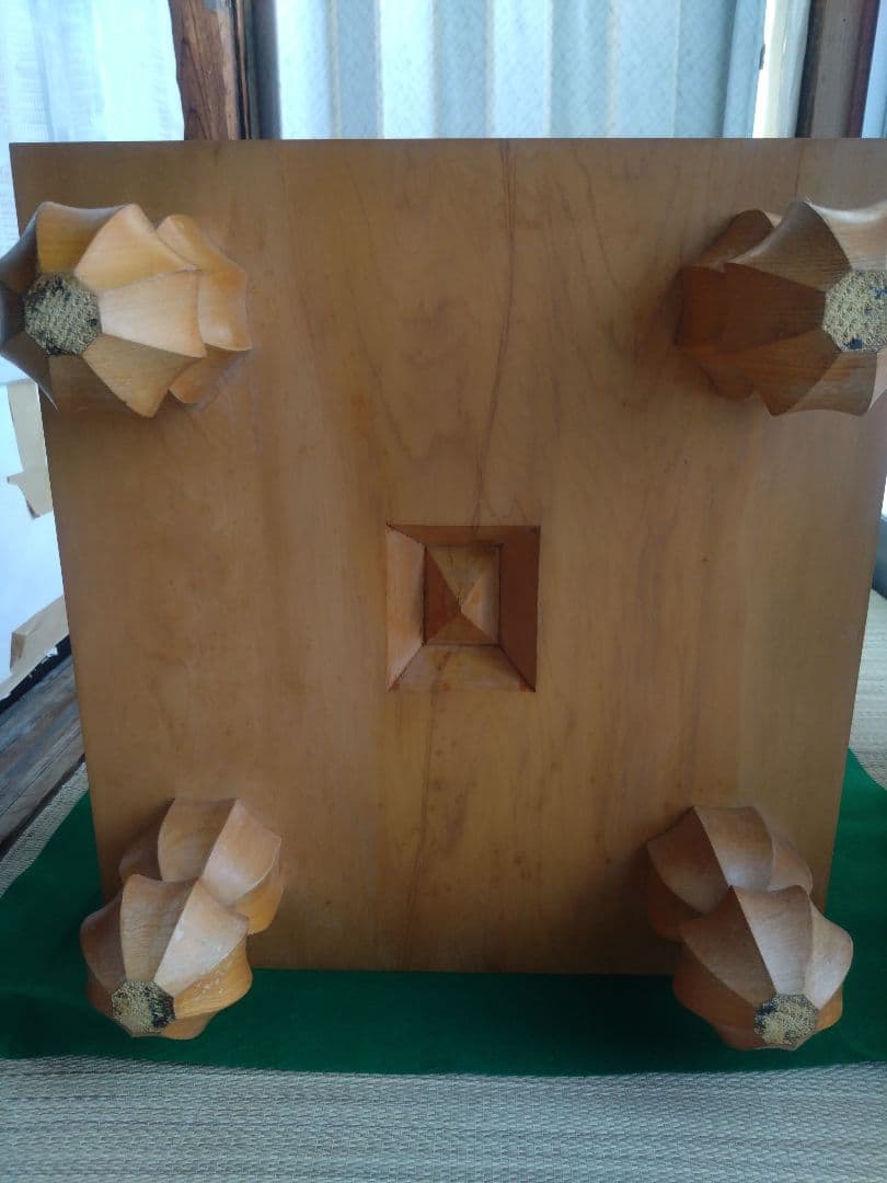 【囲碁】国産本榧　8寸極厚　板目　本蛤白石、那智黒34号