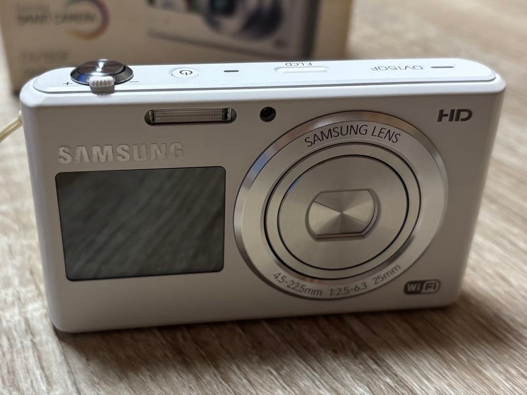 サムスン　デジカメ　DV150F ホワイト