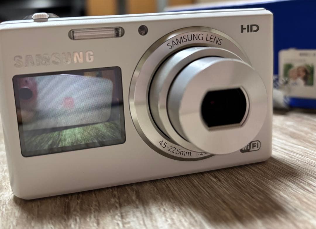 サムスン　デジカメ　DV150F ホワイト