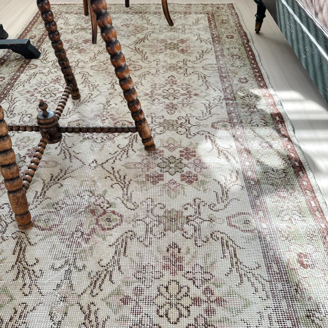 トルコヴィンテージラグ A93 レア クリーム グリーン ブラウン ピンク