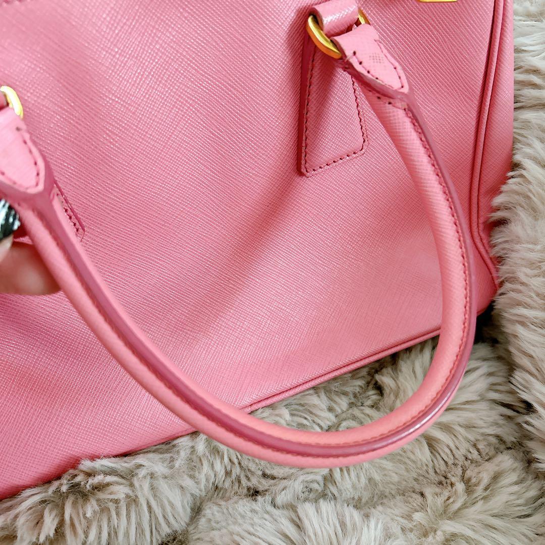 プラダ ガレリアサフィアーノ バッグ スモール ピンク ショルダーストラップ付き