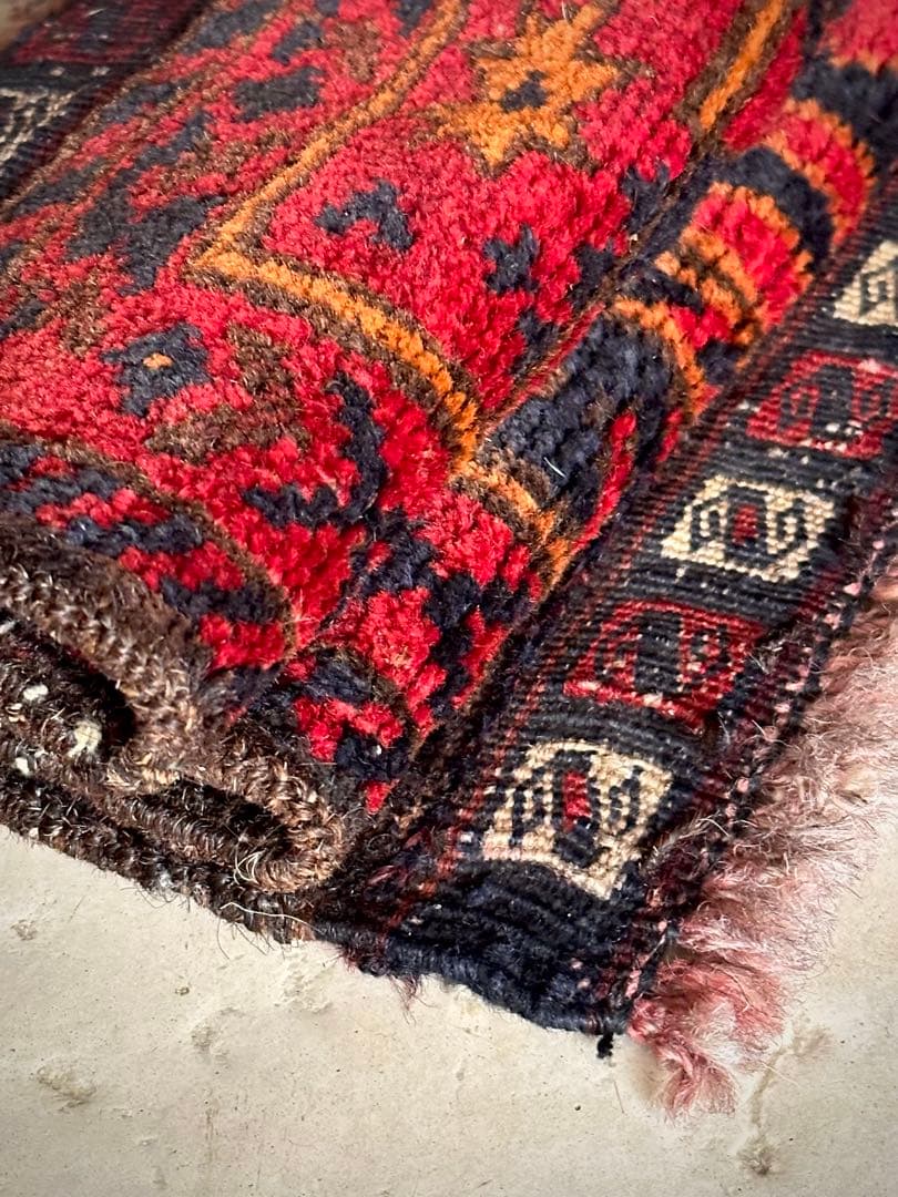 トライバルラグ　ヴィンテージラグ　アフガン　ミニラグ　バルーチ族　プリミティブ