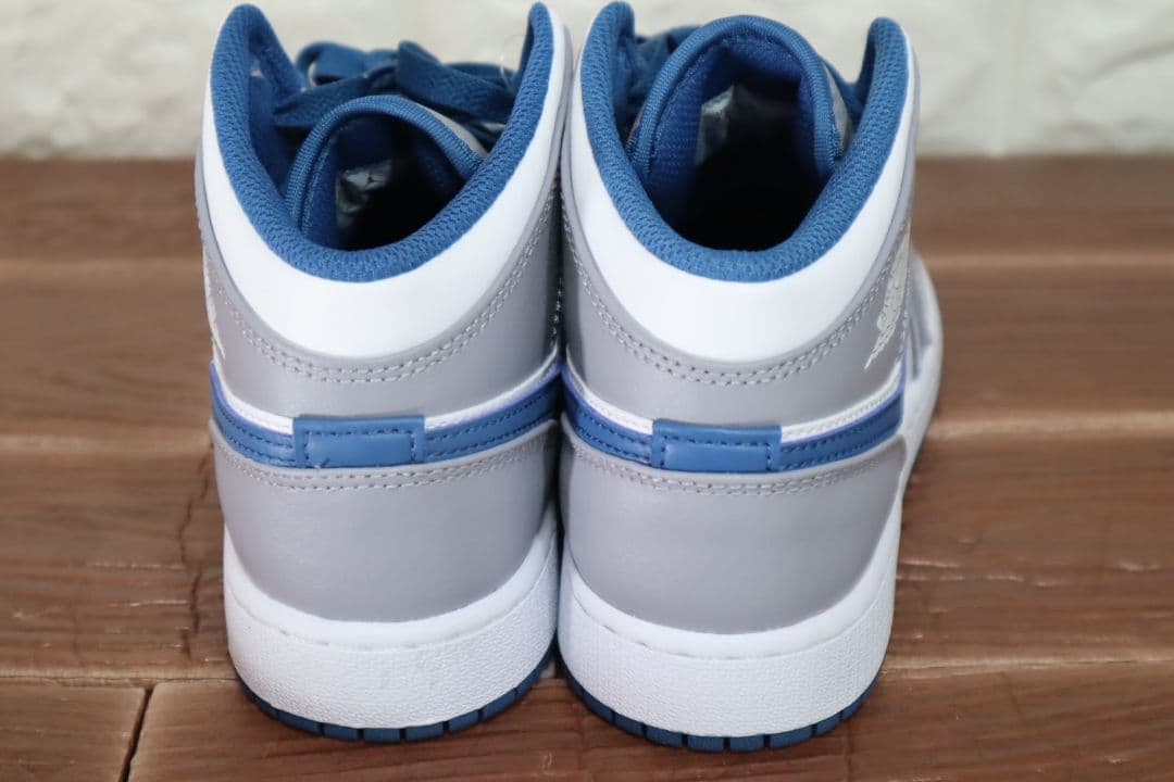 新品 22.5㎝　NIKE ナイキ　エアジョーダン1 MID GS