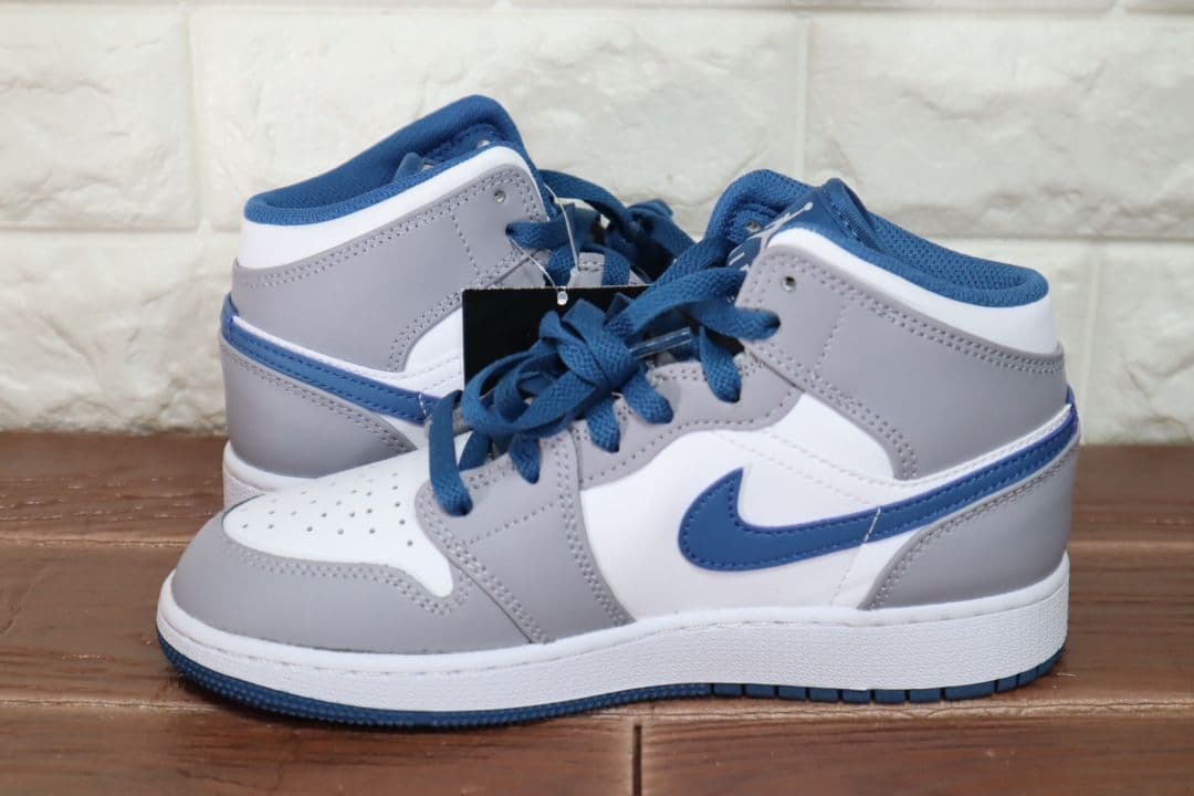 新品 22.5㎝　NIKE ナイキ　エアジョーダン1 MID GS