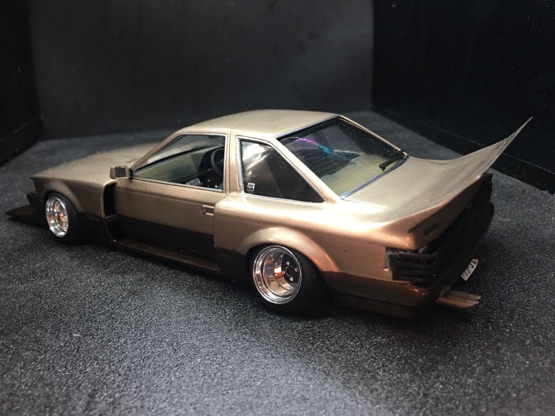 旧車プラモデル完成品1／２４　10ソアラアオシマ