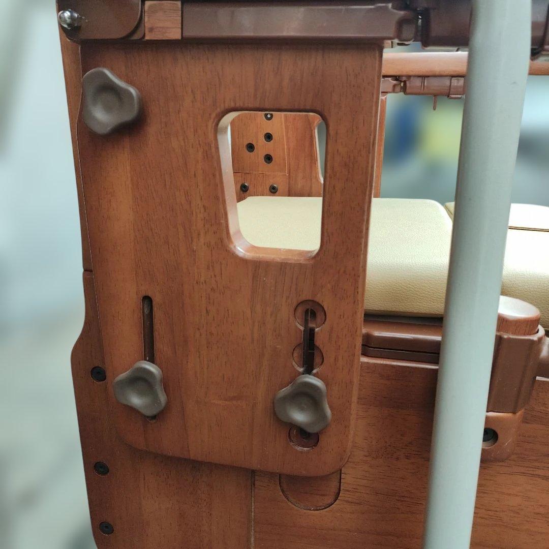 介護用椅子 ポータブルトイレ機能付き