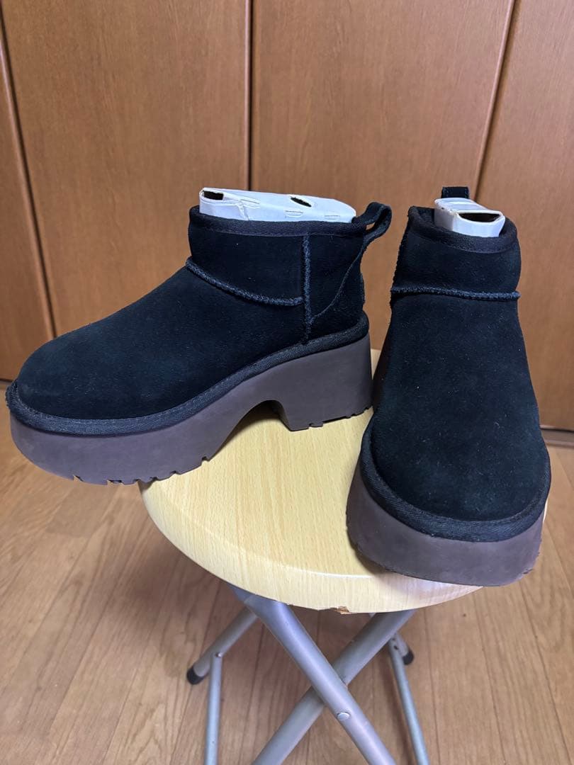 2月12日(木)まで　期間限定お値下げ　 UGG アグ　厚底ムートンブーツ　黒