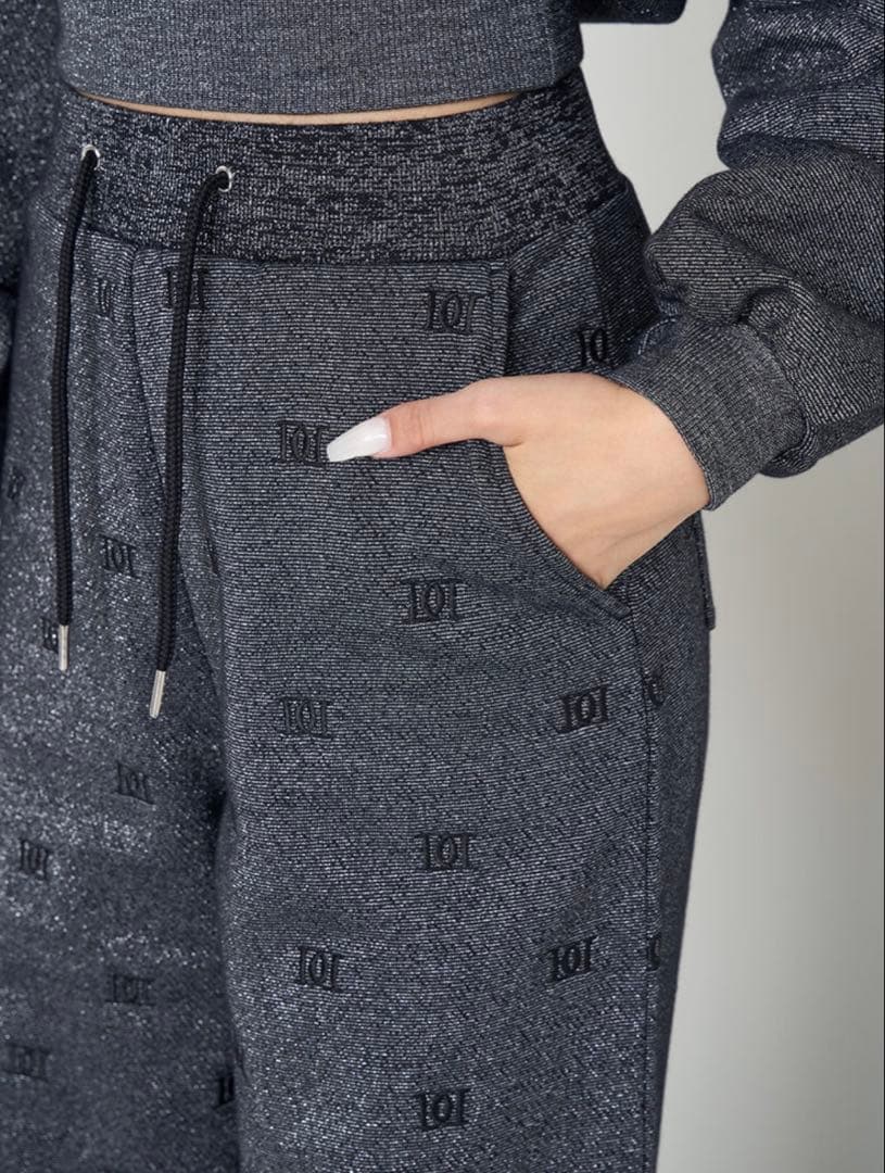 【新品未使用タグ付き！】❤︎ダーリッチ❤︎ロゴパターンラメスエットパンツ（ＢＬＫ）