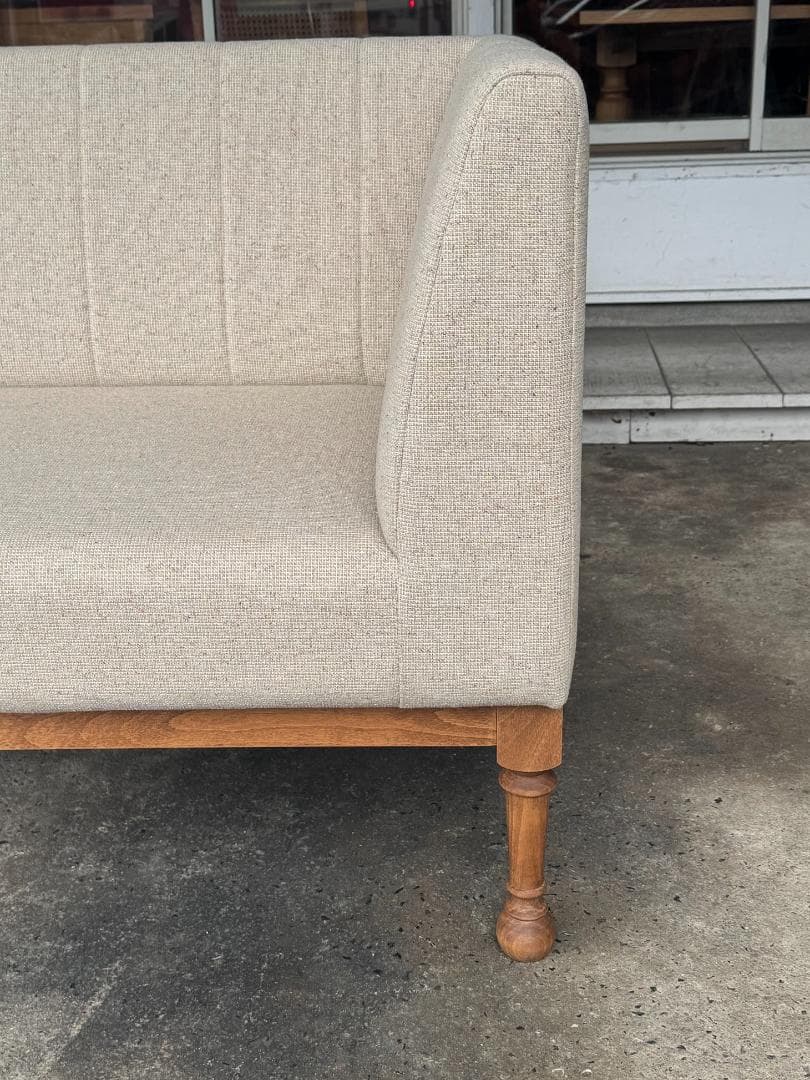 モデル展示未使用品 片肘ソファ ロクロ脚 CELINE 2人掛けソファ カロレ