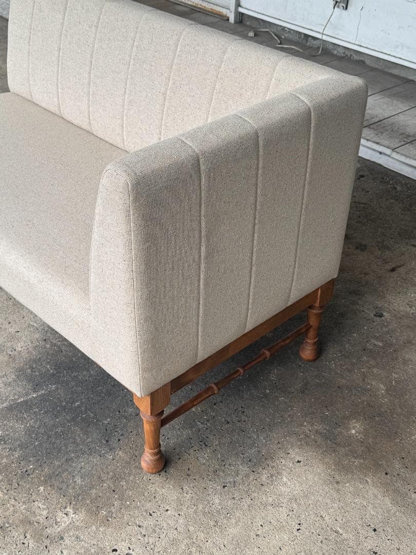 モデル展示未使用品 片肘ソファ ロクロ脚 CELINE 2人掛けソファ カロレ