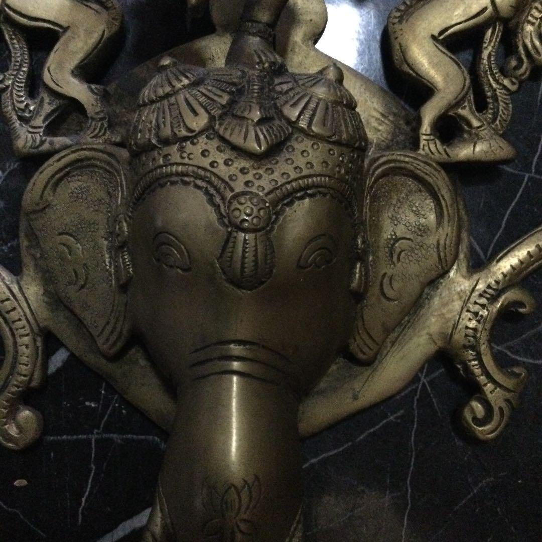 ダンシング ガネーシャ の ディーパム可能な壁掛 クジャクにライオン象と縁起物