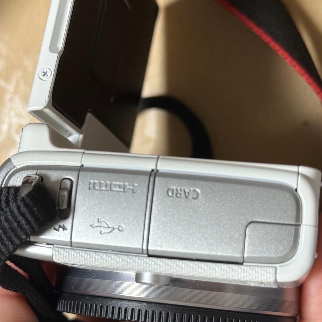 【本日限定】キャノン Canon EOS M100 ホワイト ミラーレス一眼