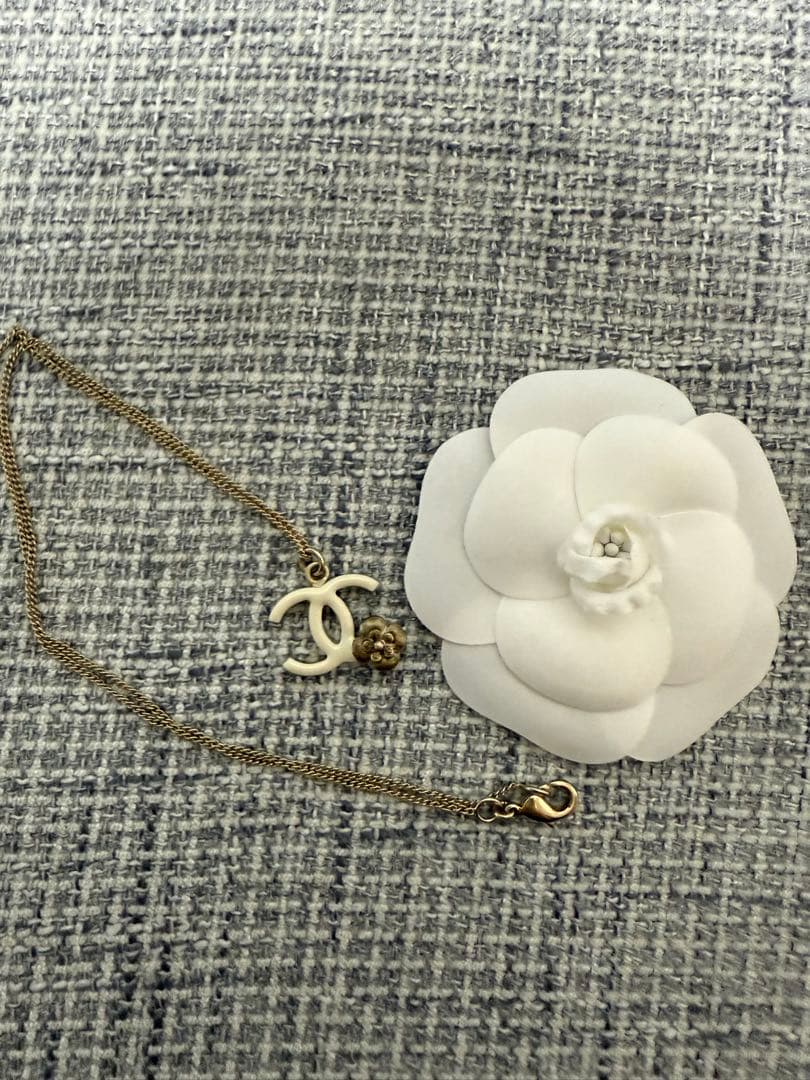 CHANEL CCロゴカメリアネックレス