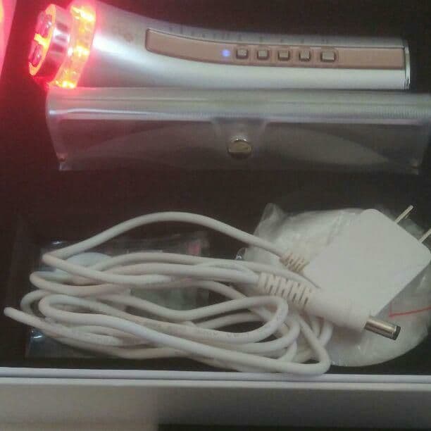 超音波イオン入出EMS RF LED マルチ複合美顔器