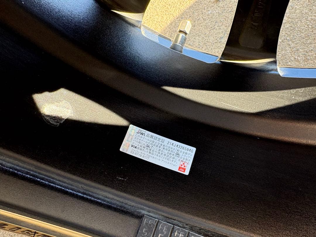 ちろるチロル215/60R17スタッドレスタイヤホイールセットナット付き