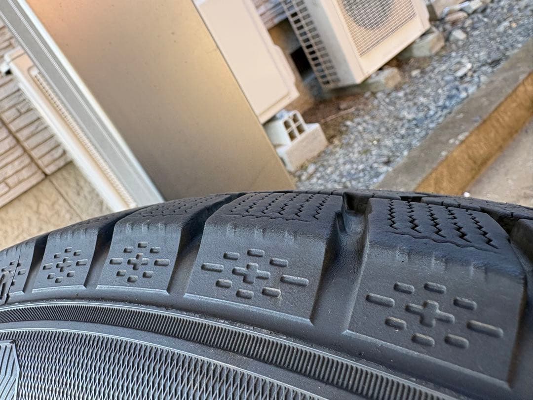 ちろるチロル215/60R17スタッドレスタイヤホイールセットナット付き