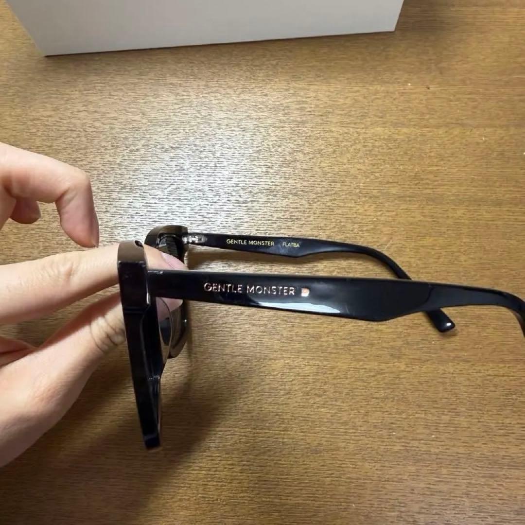 GENTLE MONSTER HER-01 ブラックサングラス(レギュラー)