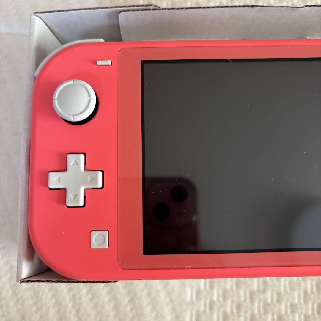 NintendoSwitchLiteピンク本体　ハードカバー・SDカード付属