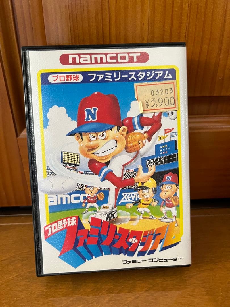 【レトロ 40周年、箱付き】ファミリーコンピューター 本体&カセット4種付き