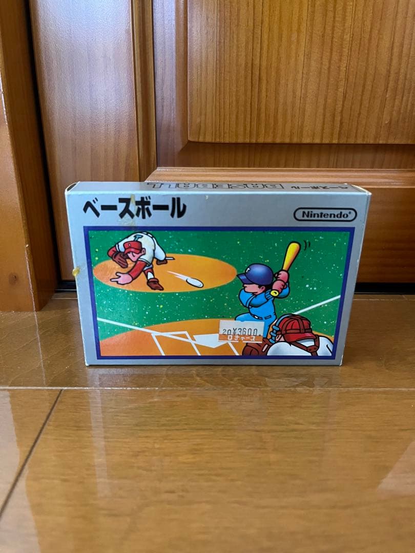 【レトロ 40周年、箱付き】ファミリーコンピューター 本体&カセット4種付き