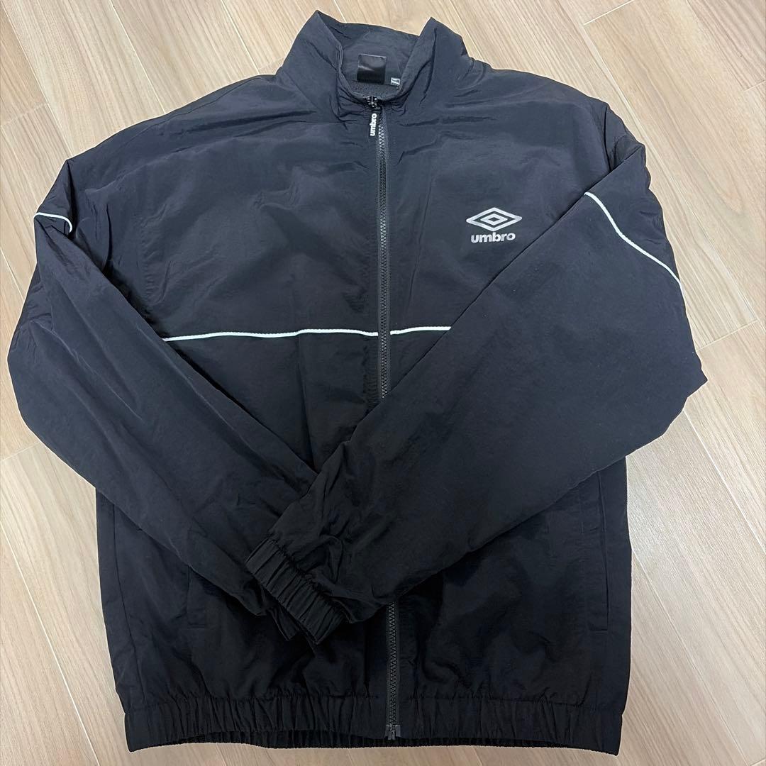 【美品】umbro 黒 ナイロンジャケット L