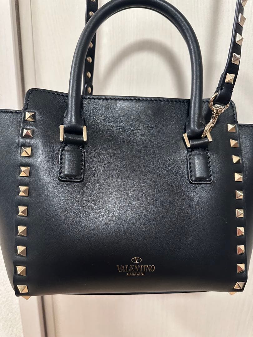 VALENTINO ブラック ハンドバッグ スタッズ付き