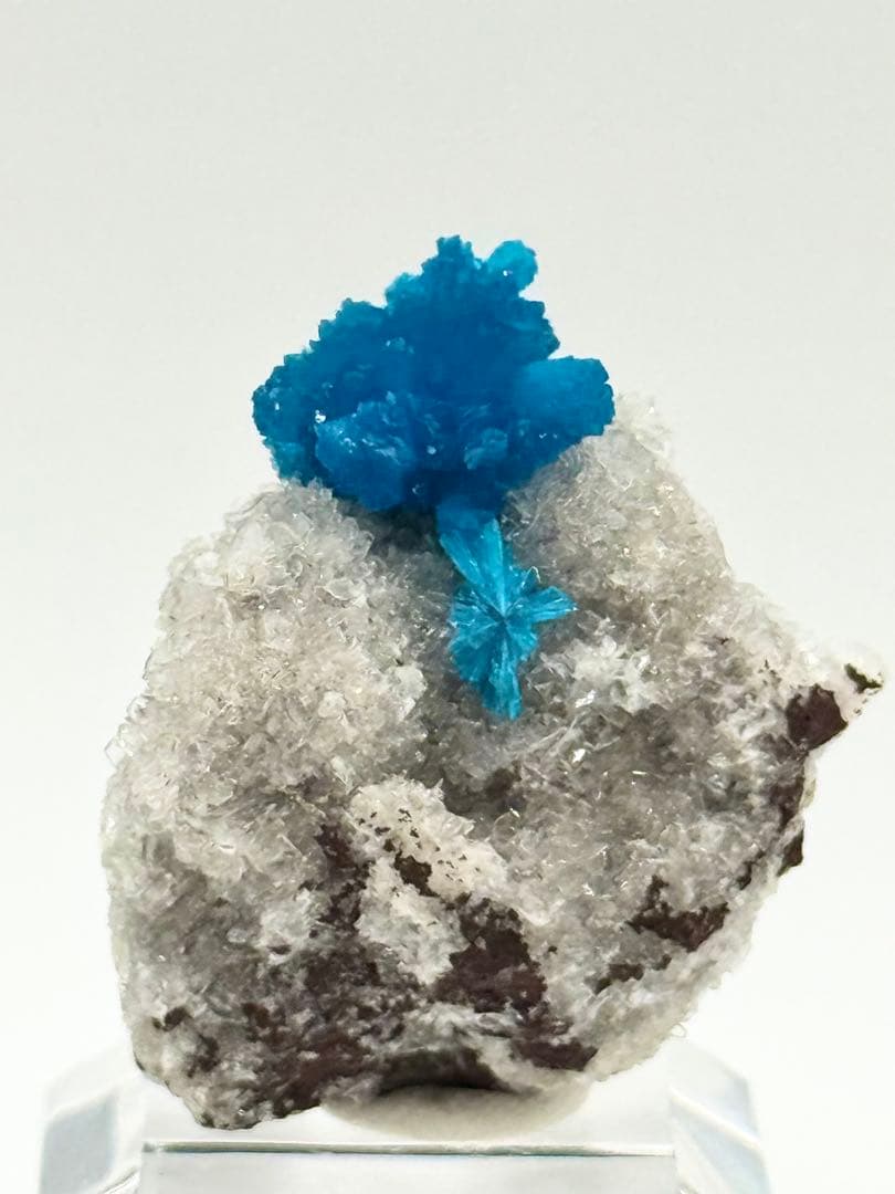 カバンサイト　原石　鉱物標本　ペンタゴナイト　アポフィライト