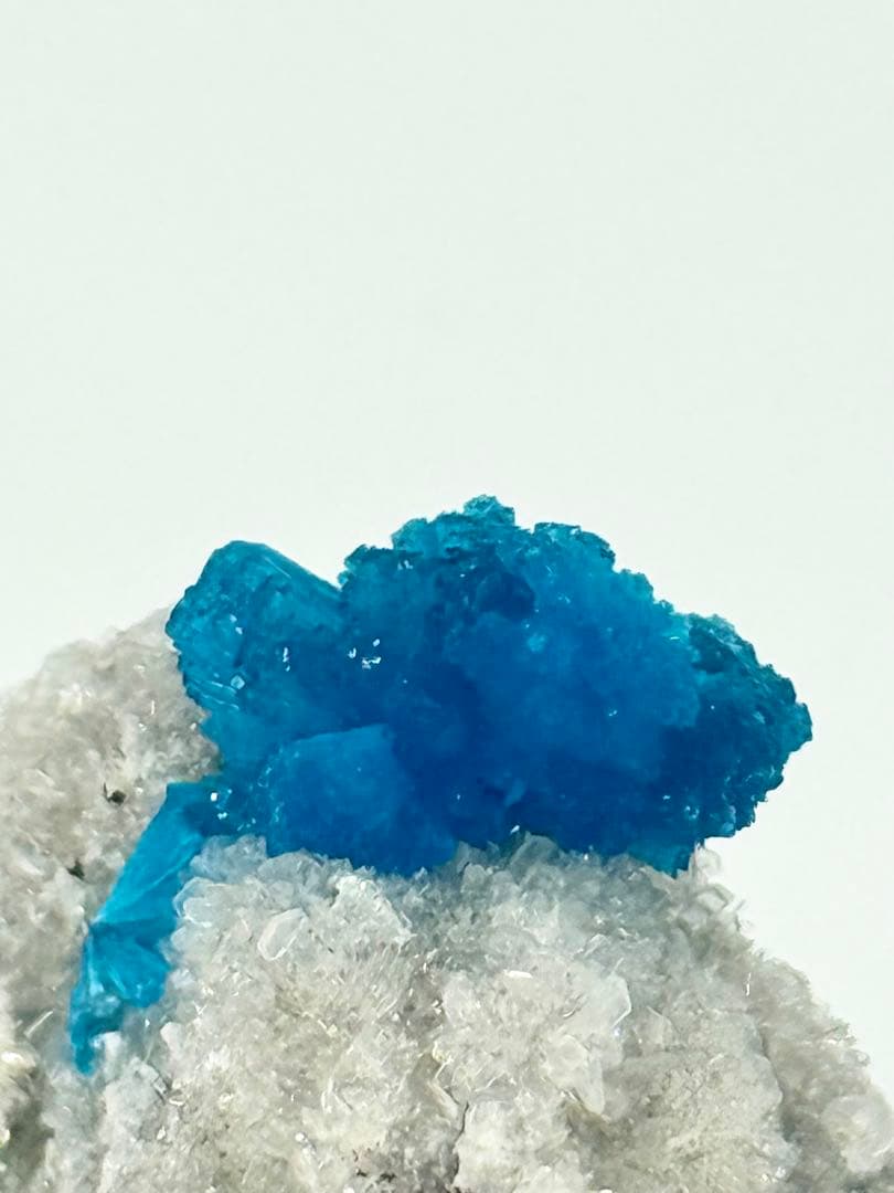 カバンサイト　原石　鉱物標本　ペンタゴナイト　アポフィライト