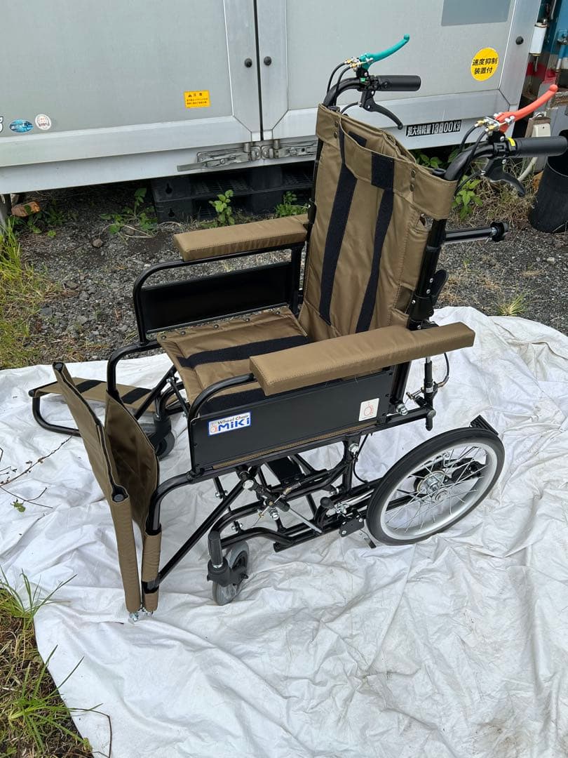 Miki 未使用品　リクライニング介助用車椅子 カーキ色
