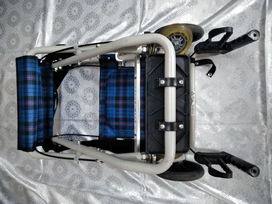 マキテック 折りたたみ式介助用車椅子