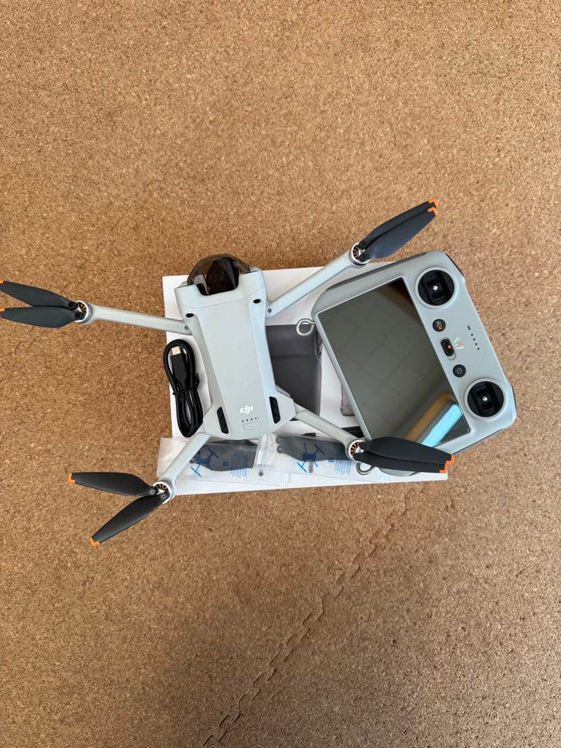 DJI Mini 3 Pro ドローン　(DJI RC付属)