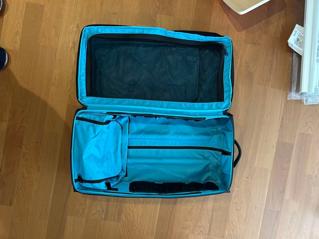 FCS ホイール付き　サーフトリップ　キャリーケース