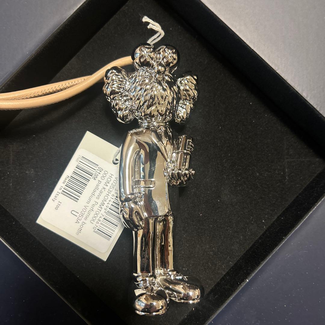 kaws dior 香水入れ