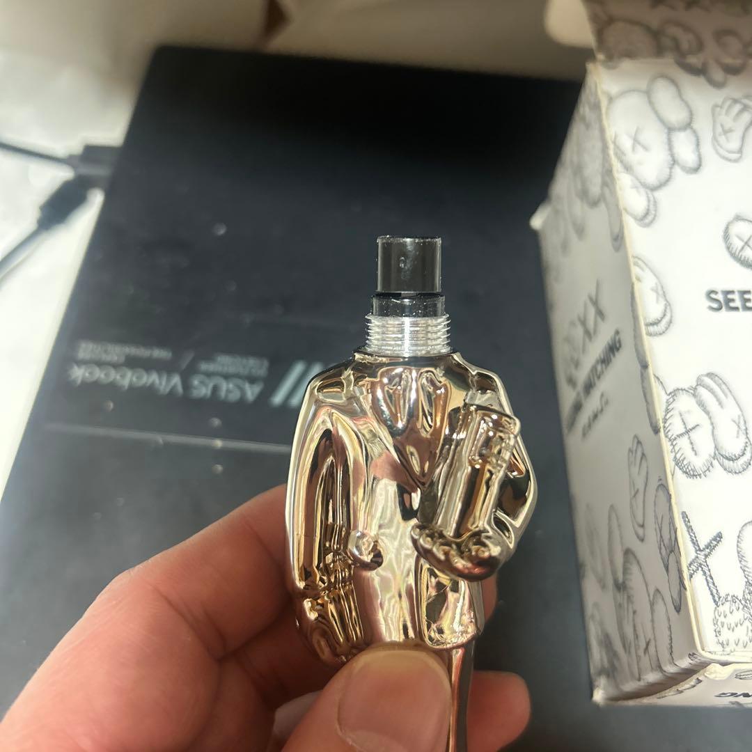 kaws dior 香水入れ