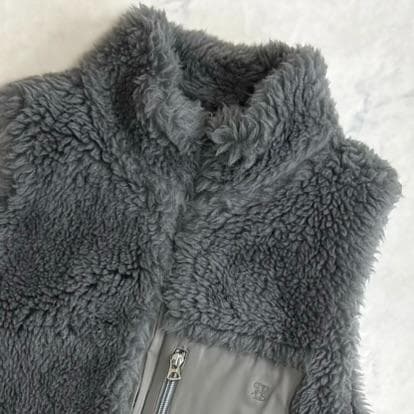 美品ティッカ WOOLファーベスト 24FW ハイネックライトグレー F su3