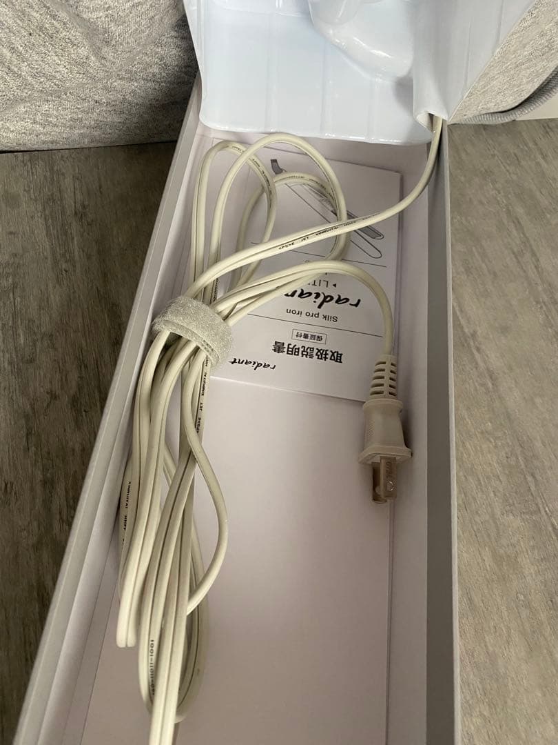 【新品同様】ラディアント　LITE　グレー　海外旅行可　ストレートアイロン　コテ