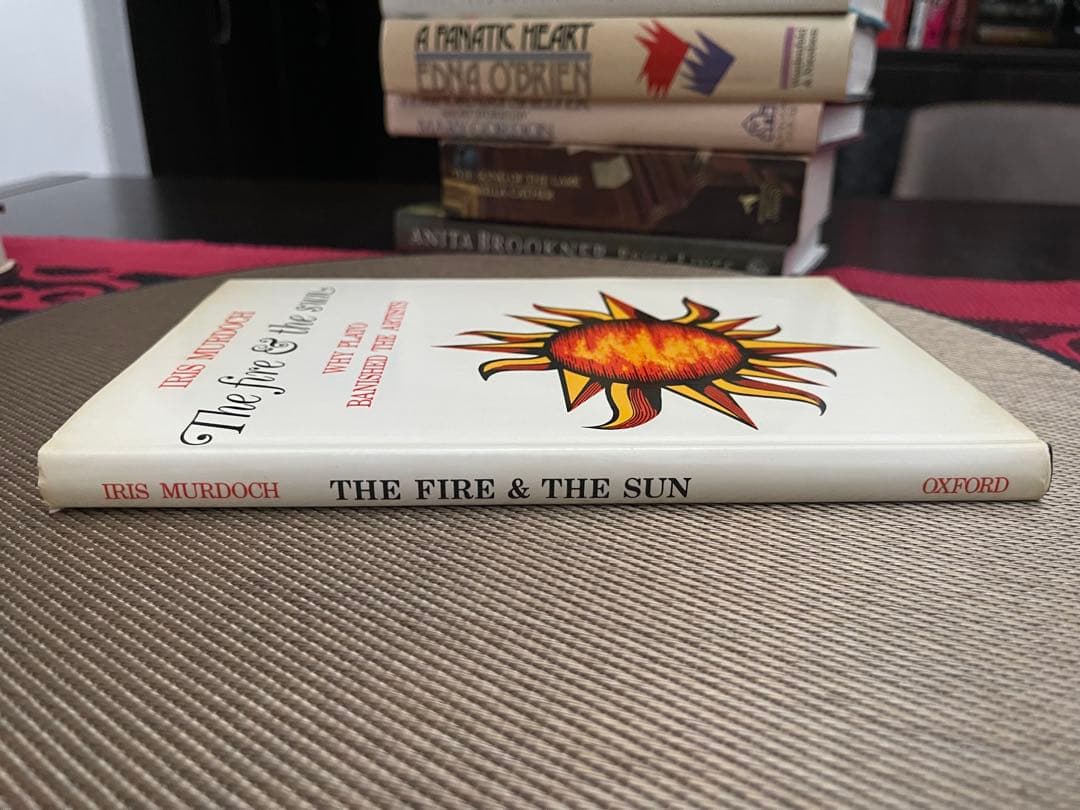 希少　Iris Murdoch The fire & the sun