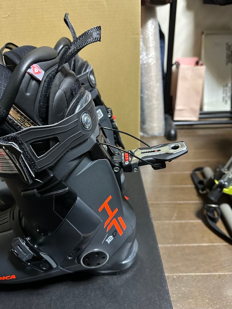 ノルディカHF120リアエントリースキーブーツ
