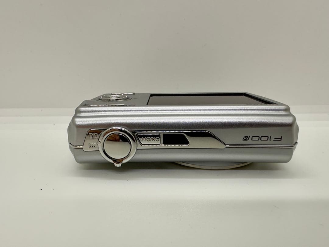 Fujifilm FinePix F100fd コンパクトデジタルカメラ