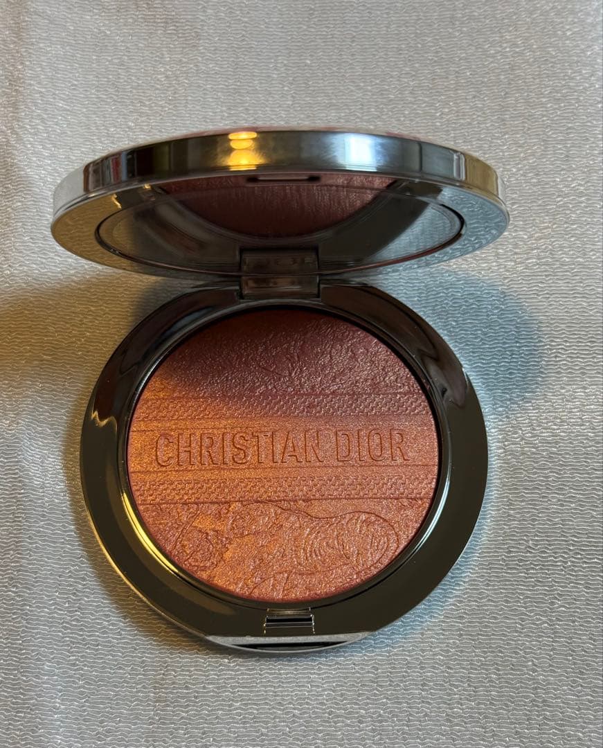 ディオールスキン　フォーエヴァーコーラルグロウ　004フェイスパウダー限定品新品