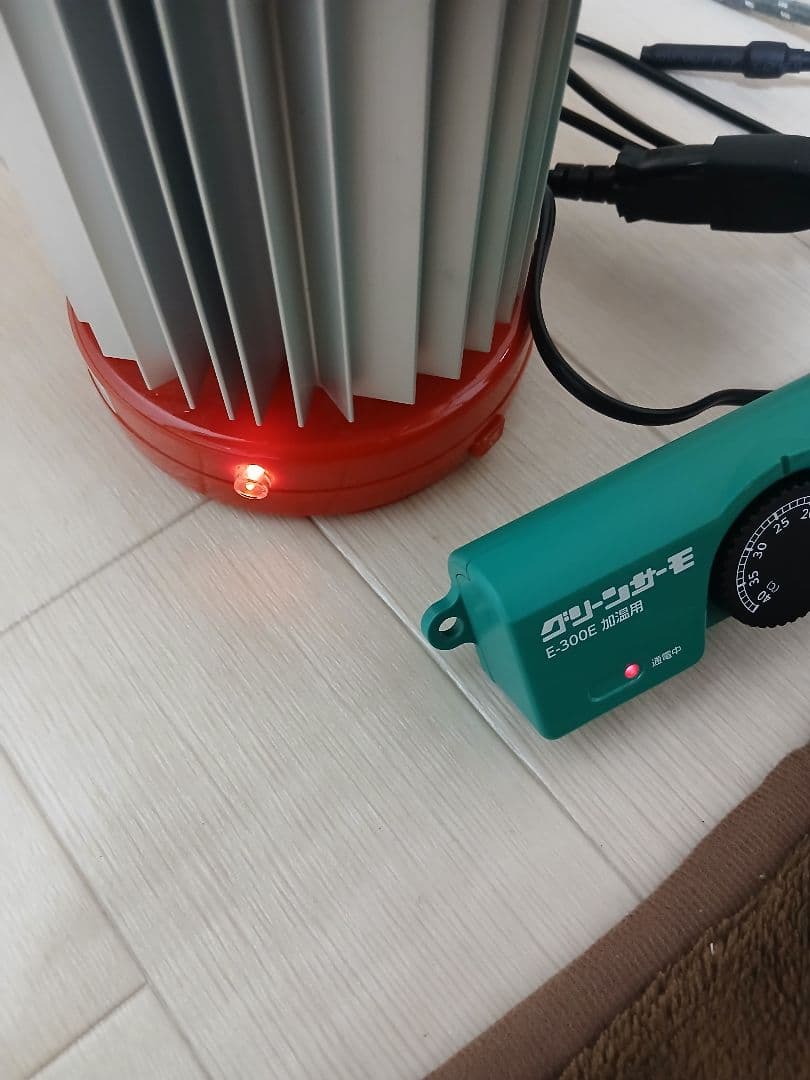 (美品)パネルヒーター 250W グリーンサーモ E-300E　観葉植物