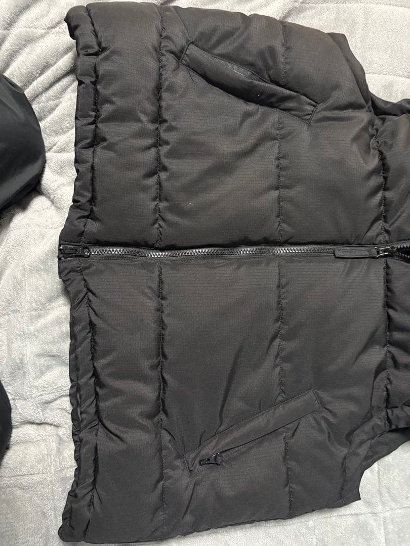 RVCA フード付きベストダウンベスト ブラック フードは取れます。