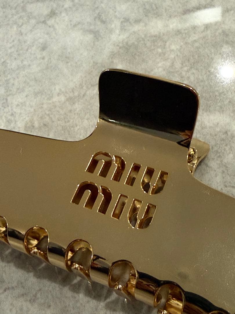 miumiu ミュウミュウ　メタルクロウクリップ　美品