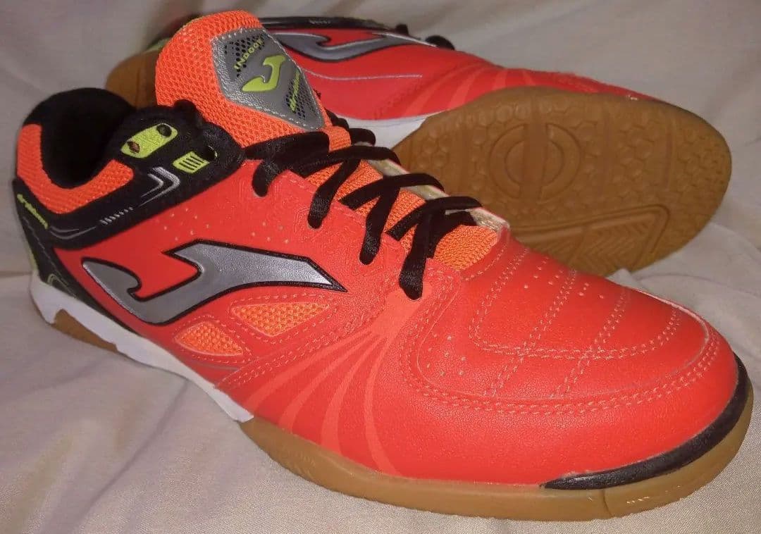 【匿名配送】【入手困難】フットサルシューズ　赤　ホマ　ドリブリング　25