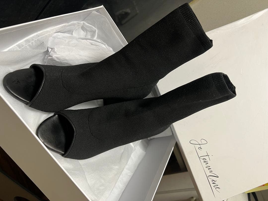 鈴木亜美さん オープントゥブーツ　e t’emmène