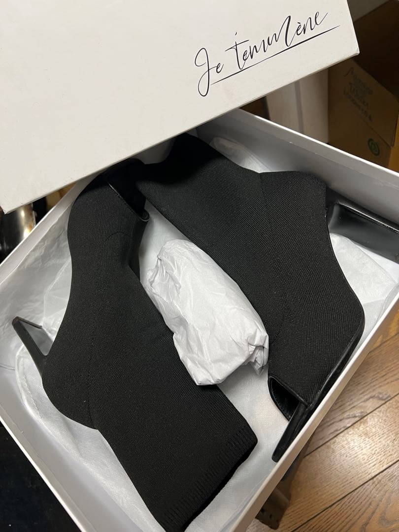 鈴木亜美さん オープントゥブーツ　e t’emmène